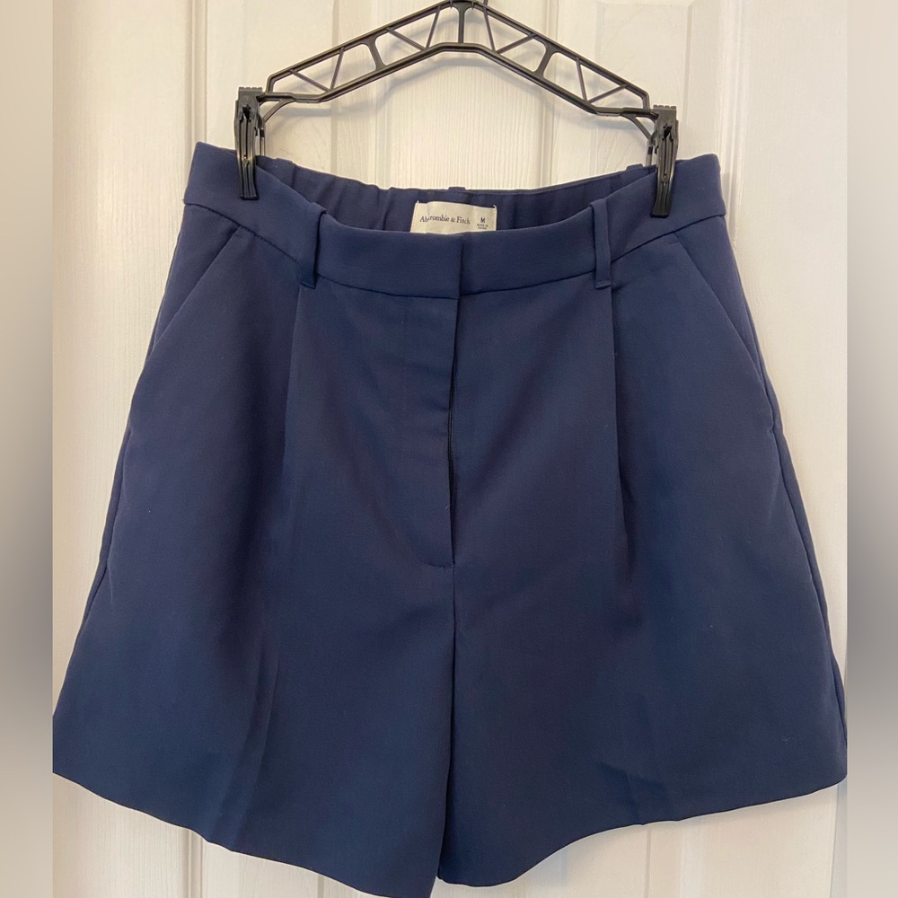 Abercrombie and Fitch Ultra High Rise Tailored Short - size medium